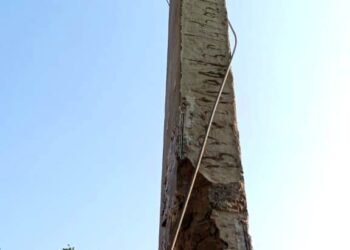 बंधवा में तीन खंभे टूटे, विभाग लापरवाह