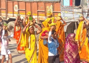 जहानाबाद में कलश यात्रा के साथ पांच दिवसीय महायज्ञ का भव्य शुभारंभ