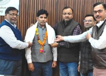 रक्तदान महायज्ञ में चमके विनय मिश्र, उत्कृष्ट सेवा के लिए मिला सम्मान