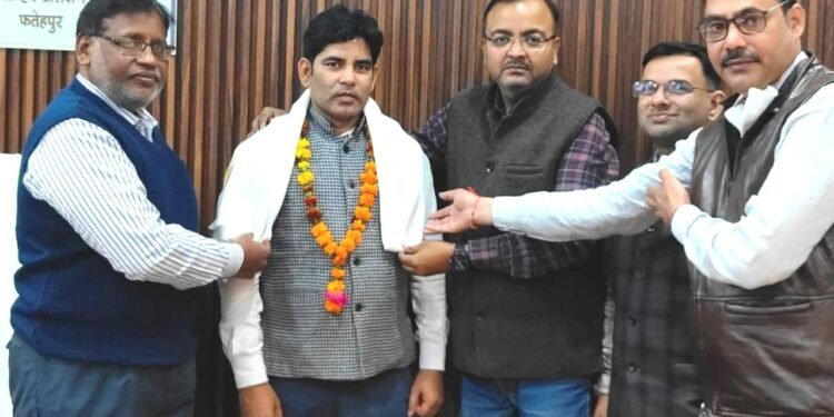 रक्तदान महायज्ञ में चमके विनय मिश्र, उत्कृष्ट सेवा के लिए मिला सम्मान