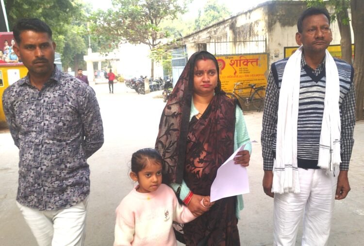 पति ने पत्नी को बिना कसूर घर से निकाला, न्याय की गुहार 