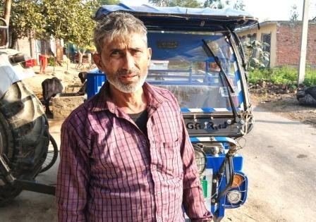 रिक्शे की बैटरी चोरी संदेह पर पूंछतांछ में जुटी पुलिस