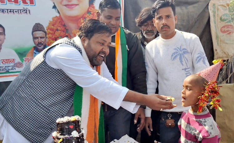मलिन बस्ती में प्रियंका गांधी का मनाया जन्मदिन