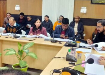 डीएम ने सीएम डैश बोर्ड के विकास कार्यों की ली समीक्षा बैठक