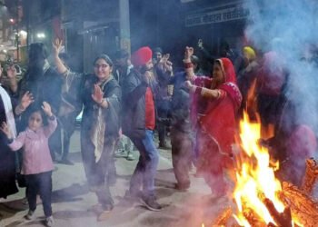 गुरूद्वारे श्री गुरू सिंह सभा में धूमधाम से मनाया लोहड़ी पर्व