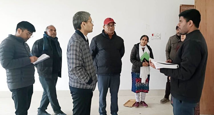 डीएम ने निर्माणाधीन कस्तूरबा गांधी आवासीय बालिका विद्यालय का किया निरीक्षण