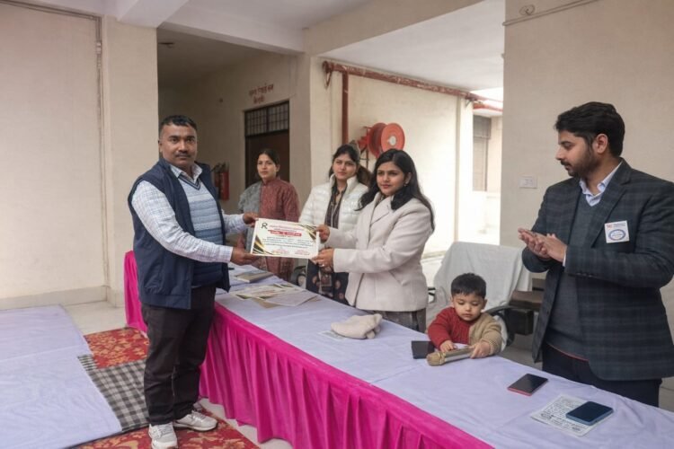 निर्वाचन कार्य में अच्छा काम करने वाले नदीम खान सम्मानित