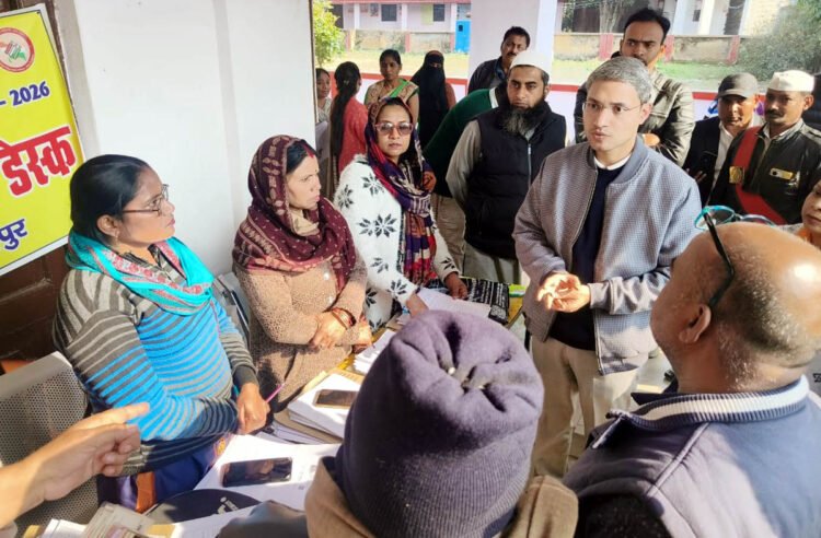 2364 बूथों पर मतदाता सूची का वाचन, डीएम ने लिया जायजा