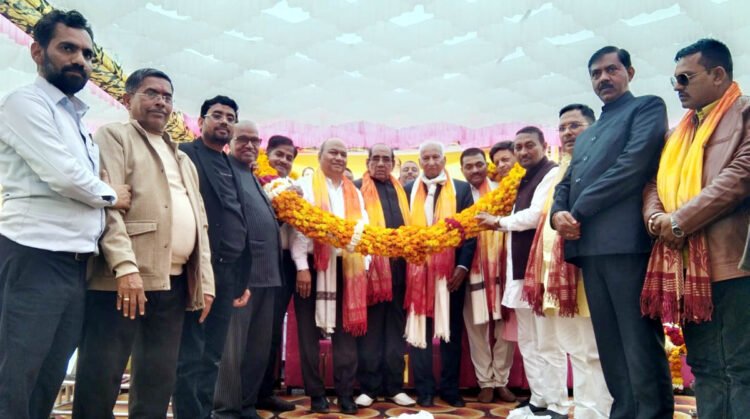 युवा पीढ़ी को सामाजिक गतिविधियों में जोड़ने पर बल