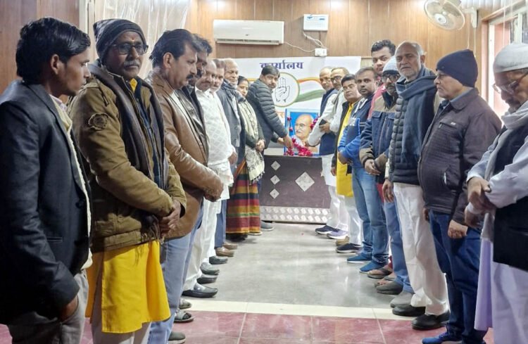 बापू की पुण्यतिथि पर कांग्रेसियों ने अर्पित की पुष्पांजलि