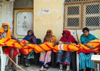 रेडक्रास चेयरमैन ने फिर बांटे कंबल