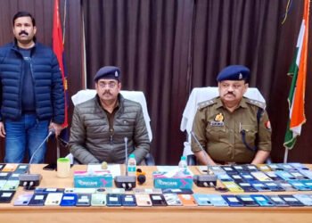 134 गुमशुदा मोबाइल फोन बरामद, मालिकों को सौंपे