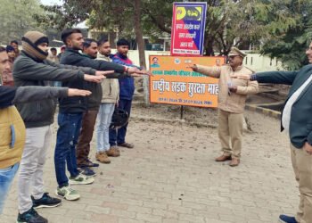 राष्ट्रीय सड़क सुरक्षा माह: नए चालकों को दिलाई शपथ