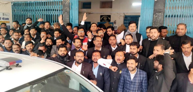 हैदरगढ़ टोल प्लाजा की घटना पर अधिवक्ताओं में नाराजगी