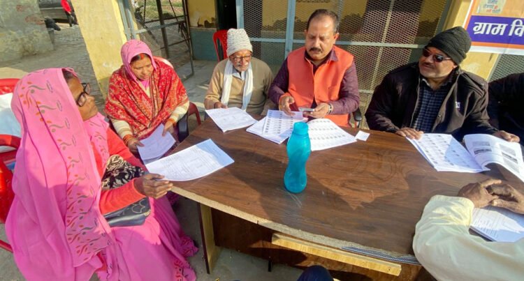 ग्राम चौपाल में सरकारी योजनाओं की दी जानकारी