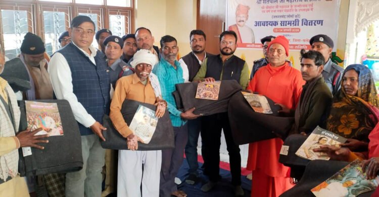 ठंड से ठिठुरते गरीबों को मिली गर्माहट