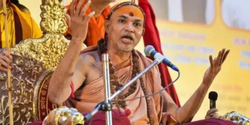 “अविमुक्तेश्वरानंद पर सियासी संग्राम: योगी का ‘काल नेमि’ तंज, मौर्य का ‘भगवान शंकराचार्य’ सम्मान”