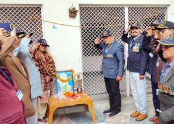 पूर्व सैनिकों ने शहीद जवानों को दी श्रद्धांजलि