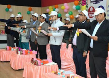 डीएम ने 16 वें राष्ट्रीय मतदाता दिवस पर दिलाई शपथ