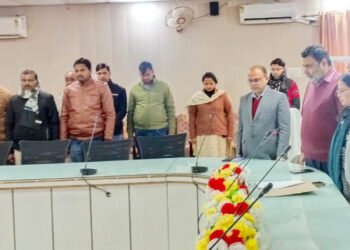 डीएम समेत अधिकारियों ने अमर बलिदानियों को दी श्रद्धांजलि