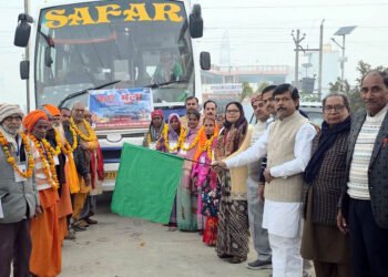 माघ मेला संगम के लिए रवाना हुए वृद्धजन