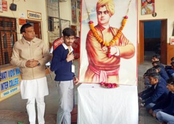 राष्ट्रीय युवा दिवस में छात्र-छात्राओं को दी जानकारी