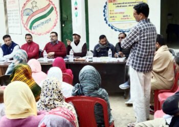 ग्राम चौपाल लगा सुनीं समस्याएं