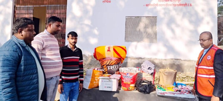 अग्निकांड पीड़ित परिवार को सौंपी खाद्य सामग्री