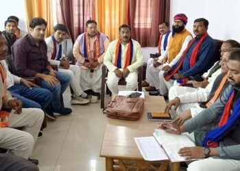 अपना दल एस के दो जिला सचिव पार्टी से निष्कासित