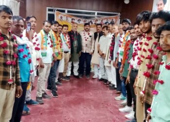 खागा विधानसभा के दो दर्जन युवकों ने ली कांग्रेस की सदस्यता