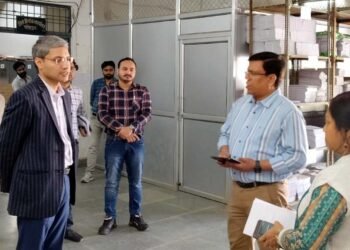 डीएम ने ईवीएम वीवी पैट वेयर हाउस का किया बाह्य निरीक्षण