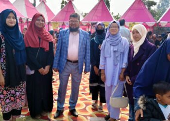 फेट में छात्रों के साथ अभिभावकों ने लिया स्वादिष्ट व्यंजनों का आनंद