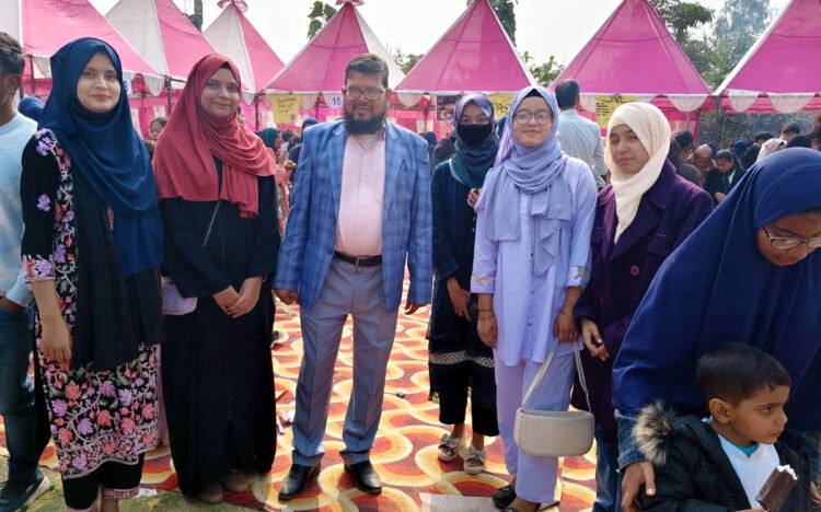 फेट में छात्रों के साथ अभिभावकों ने लिया स्वादिष्ट व्यंजनों का आनंद