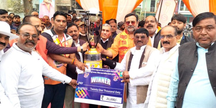 मेमोरियल क्रिकेट टूर्नामेंट में दबंग ने जीता फाइनल मुकाबला