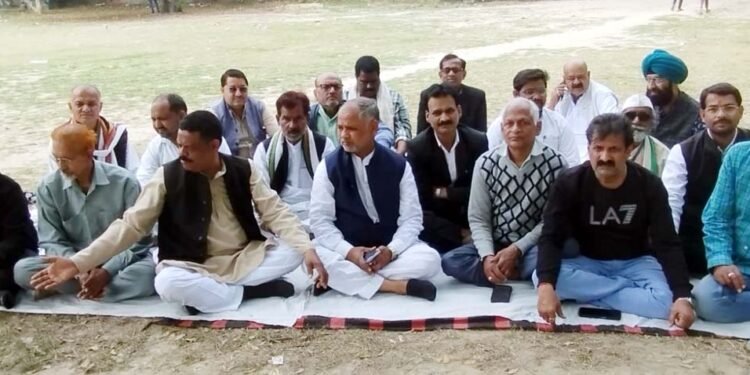 भाजपा सरकार की नीतियों से क्षुब्ध कांग्रेसियों ने किया सत्याग्रह