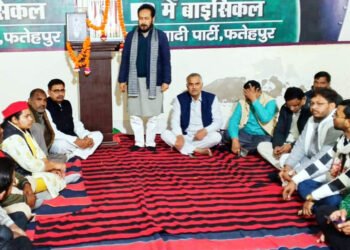 सपाईयों ने संत रविदास व नरहरी दास की मनाई जयंती