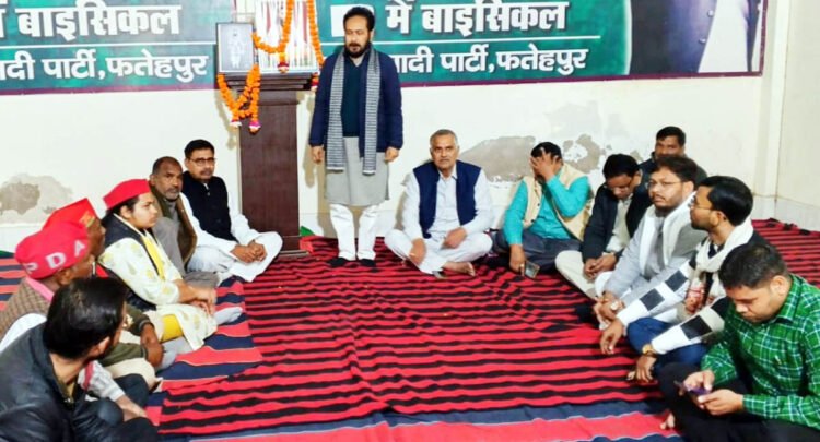 सपाईयों ने संत रविदास व नरहरी दास की मनाई जयंती