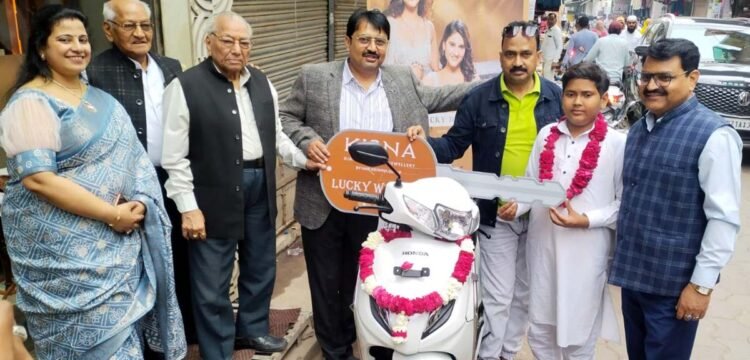 डा. फारूकी बने शाप एण्ड विन योजना के लकी ड्रा विजेता