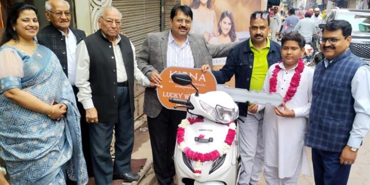 डा. फारूकी बने शाप एण्ड विन योजना के लकी ड्रा विजेता