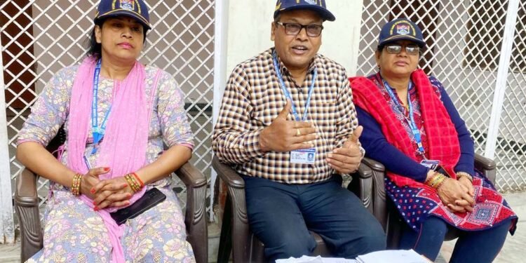 कचरे के ढेर में खड़ा हो रहा पूर्व सैनिकों का पॉलीक्लिनिक भवन