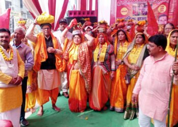 कलश यात्रा के साथ श्रीमद भागवत कथा का शुभारंभ