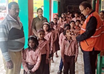 रेडक्रास चेयरमैन ने 339 बच्चों को दी चिकनपाक्स की दवा