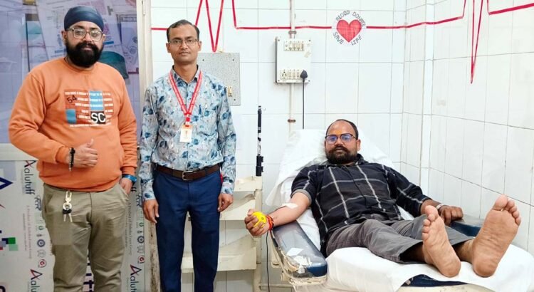 सर्व फॉर ह्यूमैनिटी के सदस्य ने किया रक्तदान