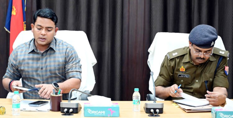 त्योहारों पर विशेष सतर्कता बरतें थाना प्रभारी: एसपी