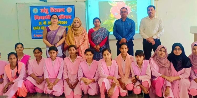 महिला महाविद्यालय में हुई पोस्टर व फोटोग्राफी प्रतियोगिता
