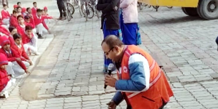 रेडक्रास चेयरमैन ने दिया सीपीआर प्रशिक्षण