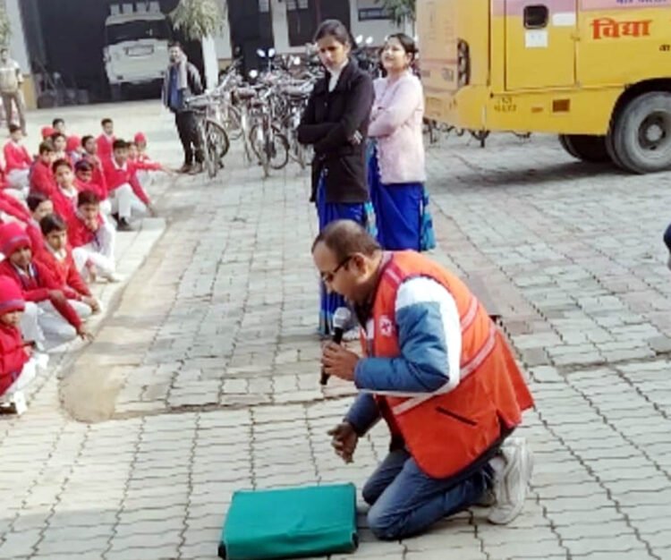 रेडक्रास चेयरमैन ने दिया सीपीआर प्रशिक्षण