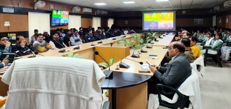 सेफर इंटरनेट डे पर साइबर सुरक्षा की दी जानकारी