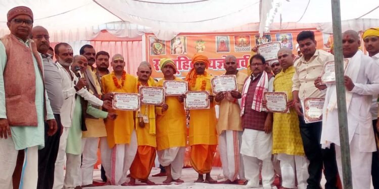 सिद्धपीठ रूरेश्वर महादेव मंदिर में हुआ सामूहिक उपनयन संस्कार