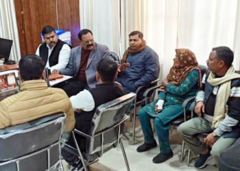 तहसील पहुंचे सपा नेता, मतदाता सूची में गड़बड़ी का आरोप